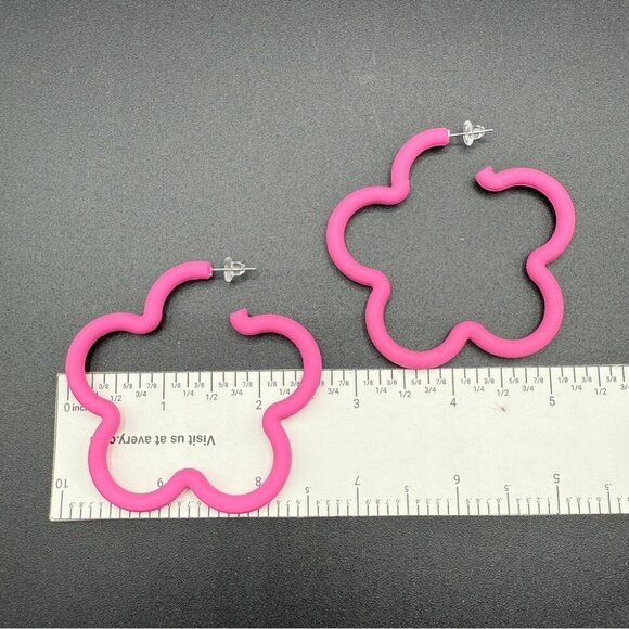 Pink Flower Hoop Earrings - Matte Geometric Y2K Party Earrings - Picture 5 of 6